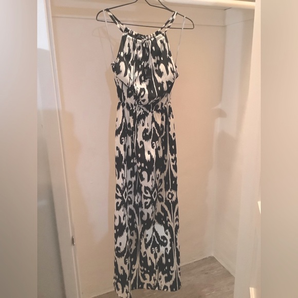 Beautiful Resortwear silk maxi dress Athleta builtin bra, blk/white Ikat pattern - Picture 4 of 12